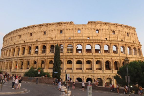 ローマにて昼の「コロッセオ」
