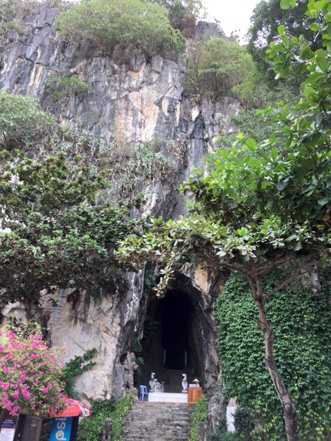 五行山の洞窟の入り口