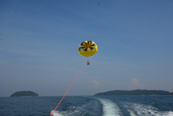 綺麗な海を見渡し、気持ちよく大空を舞いました！