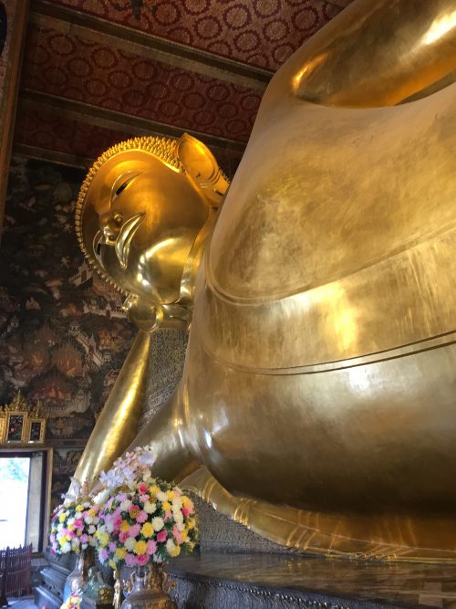 巨大な寝釈迦仏があることで有名なワット・ポー