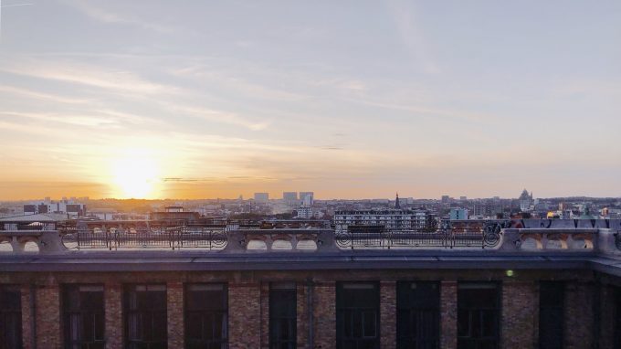 最高裁判所がある高台から見た美しい夕日