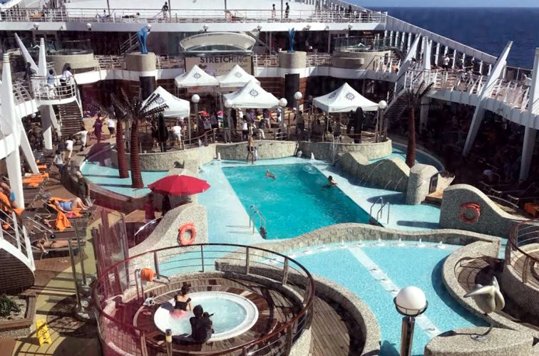 MSCスプレンディダのデッキ