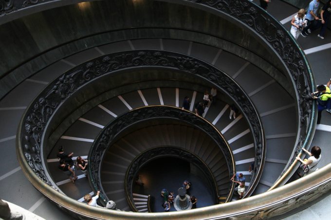 美術館の螺旋階段