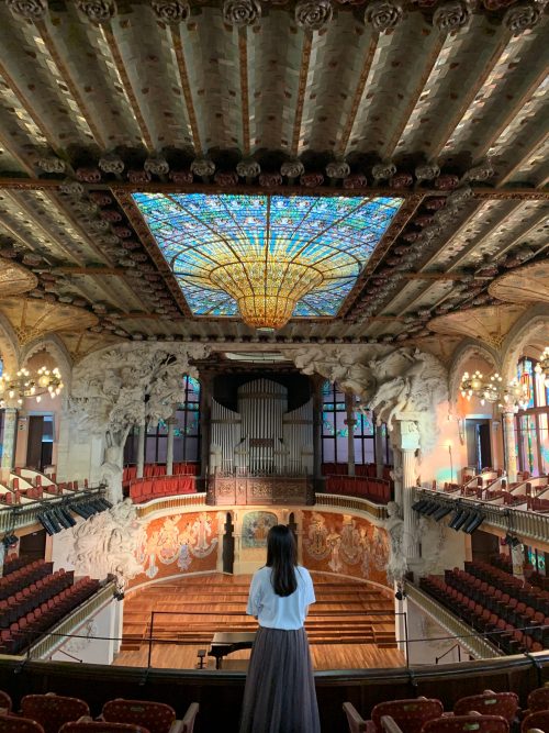 ステンドグラスが美しすぎるカタルーニャ音楽堂 