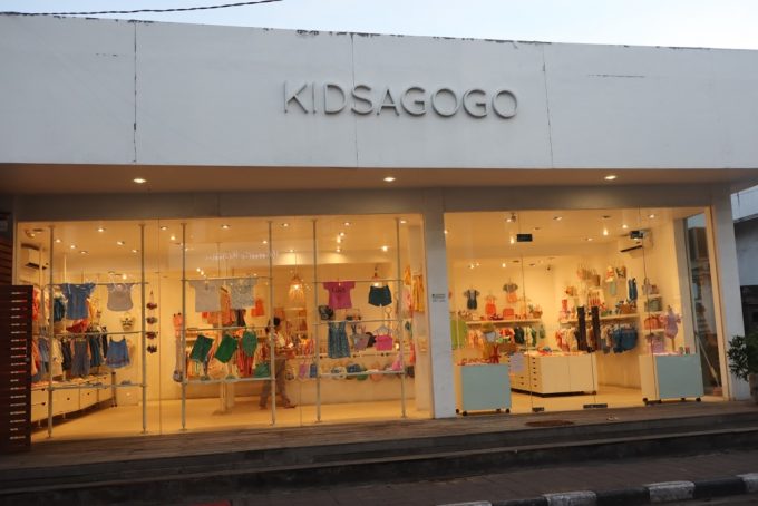 カーチャーターにて日本未上陸のkidsagogoへ