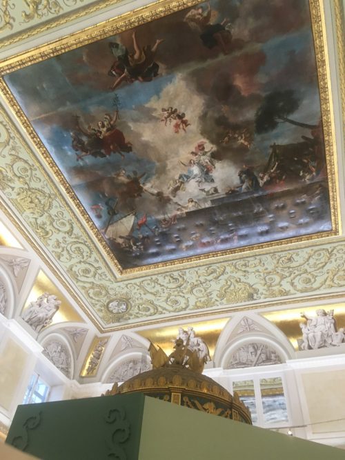 天井の装飾に圧巻されたエミタージュ美術館