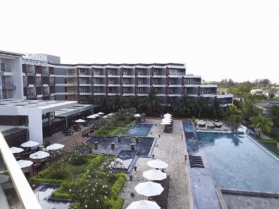 ノボテルフーコックリゾートは施設も充実していて、広大な敷地にプールもビーチ前にもう一つあります