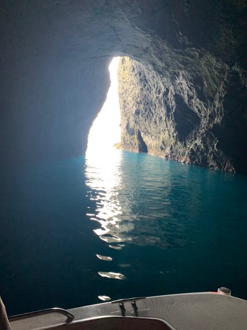 幻想的な小樽の「青い洞窟」