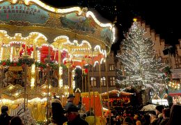 クリスマスムードに染まるフランクフルトの「レーマ広場」