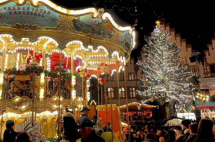 クリスマスムードに染まるフランクフルトの「レーマ広場」