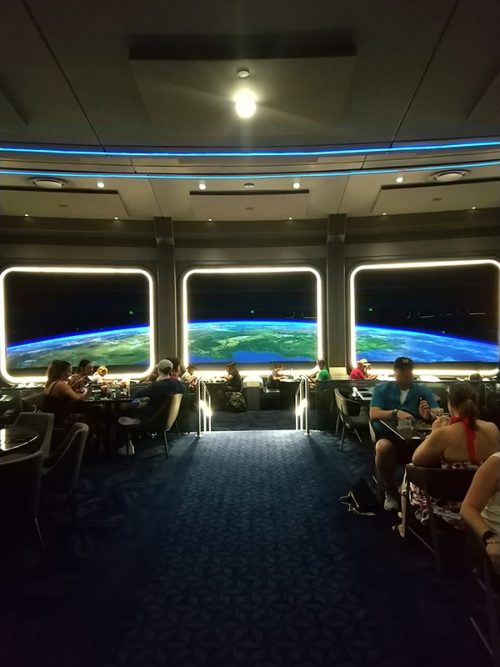 本当に宇宙に来たよう！