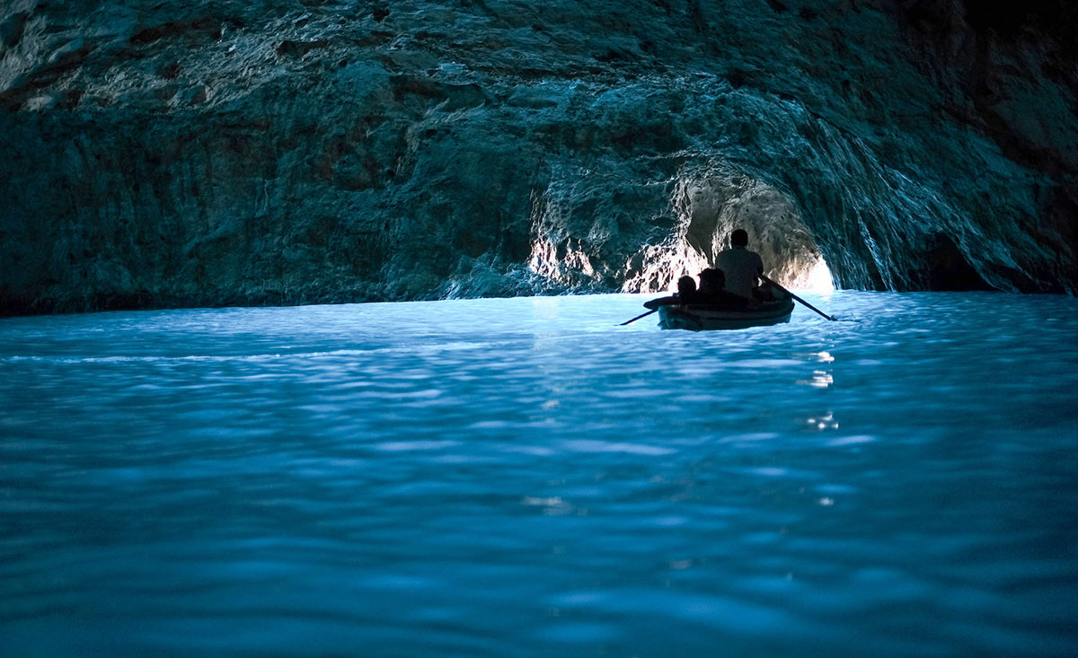 カプリ島の青の洞窟