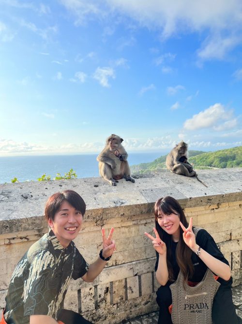 ウルワルツ寺院で猿にサングラスを取られました(笑)!