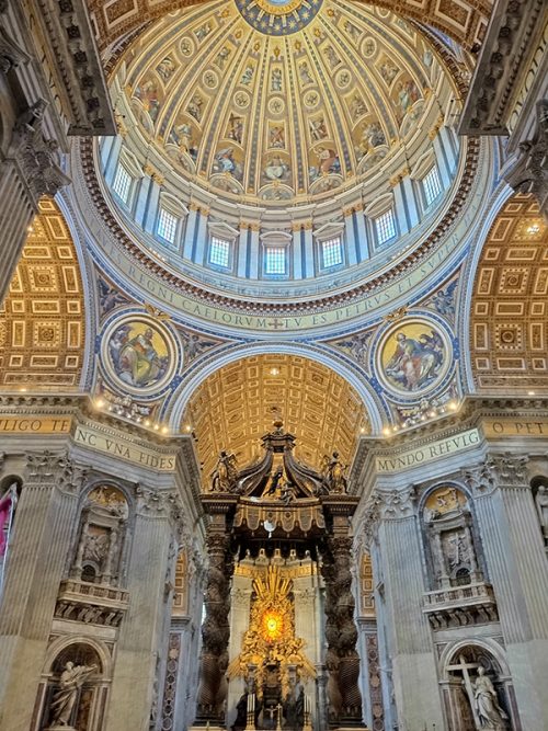 サン・ピエトロ大聖堂の内部