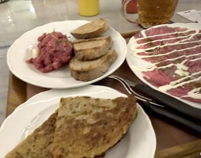 美味しかったタルタルステーキと牛肉のカルパッチョ