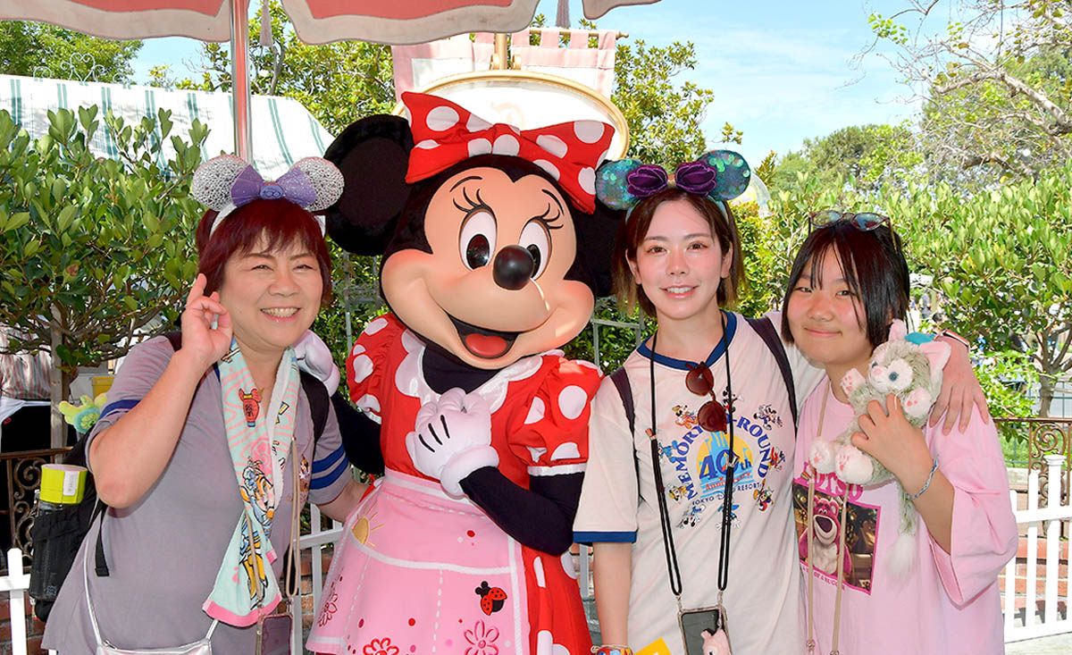 ディズニーランド・パークでミニーちゃんとグリーティング