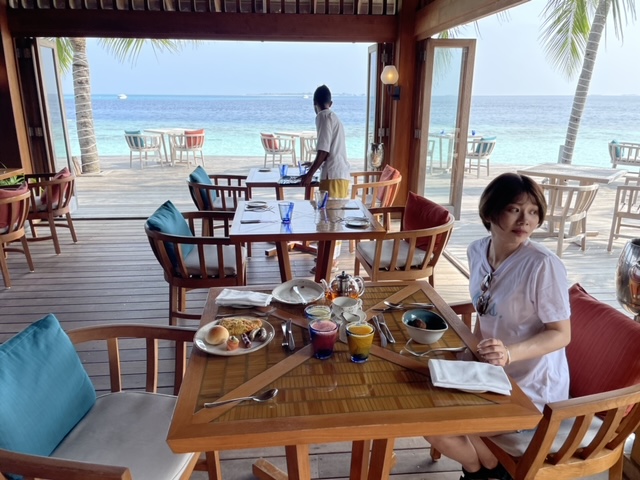 モーニングはカネリレストラン。インサイドの席でも開放感があり、海が綺麗に見えた