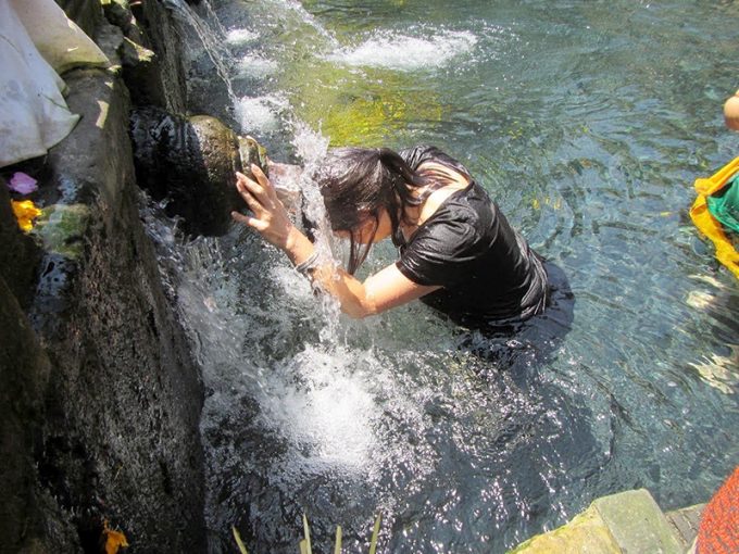 ティルタウンプル寺院での沐浴