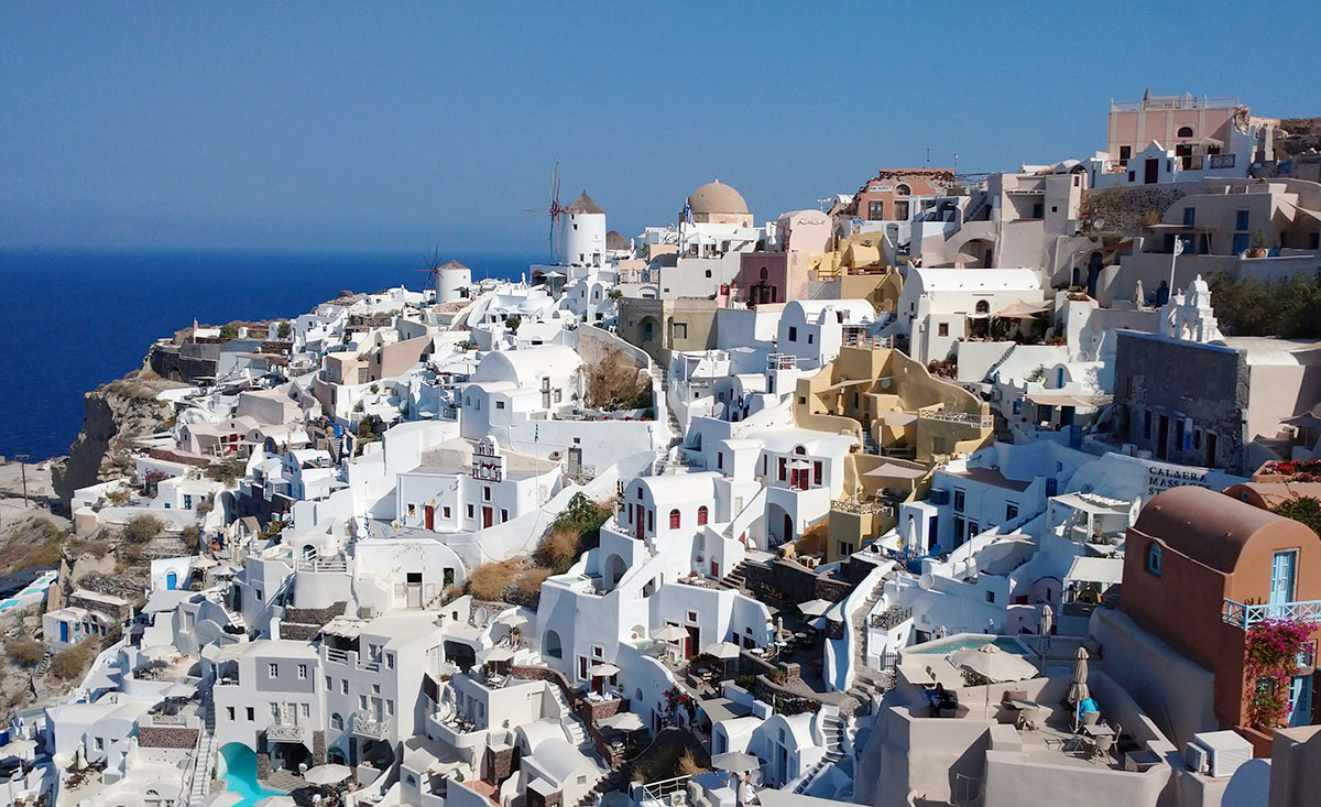 絶景広がるサントリーニ島