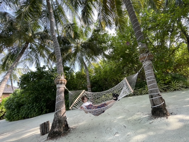 部屋でゆっくり。モルディブに来てこれがしたかった。何もしない贅沢。