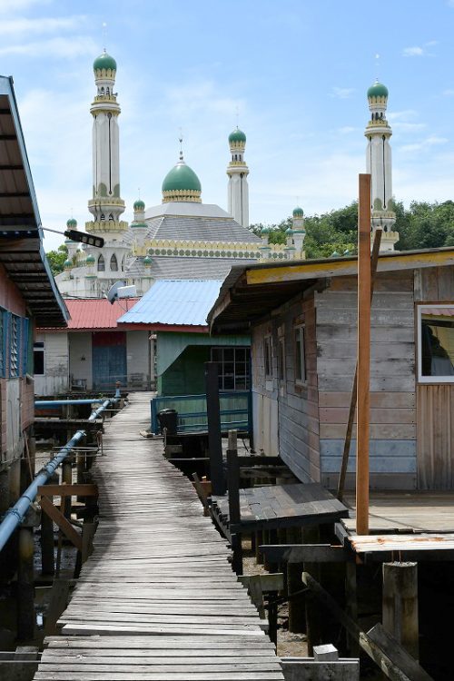 水上集落から見た皇太子のモスク