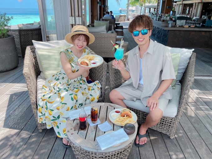 ランチはJFKレストラン。オリジナルカクテルを作ってくれました。インフィニティプールと海が目の前に広がっているのも素敵でした。ここのBOSSってハンバーガーが美味しかったです。