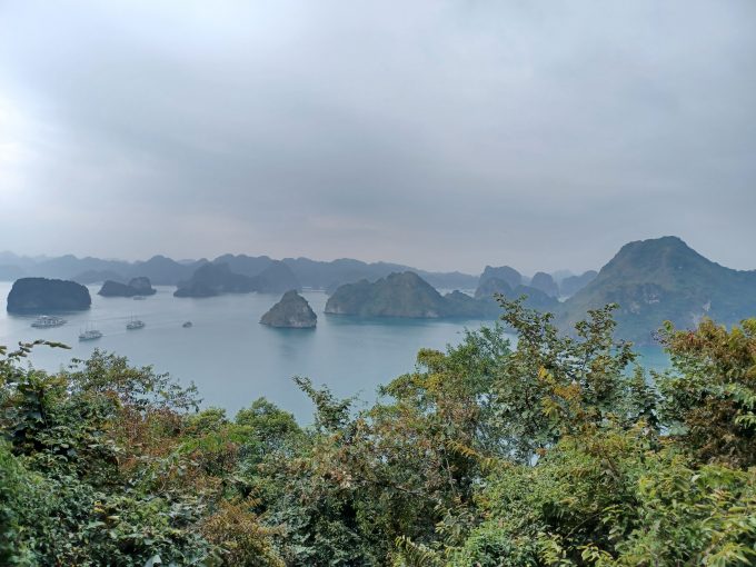 ハロン湾クルーズ。島の展望台から