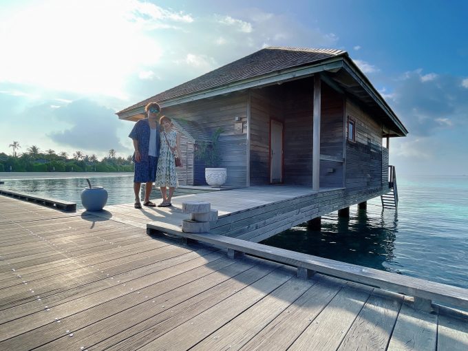 最終日、記念にヴィラの前で。