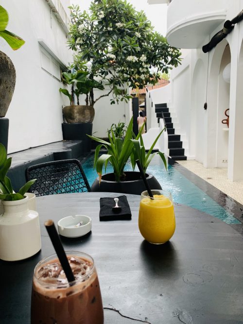 スミニャック地区にあるカフェ「KIM SOO」