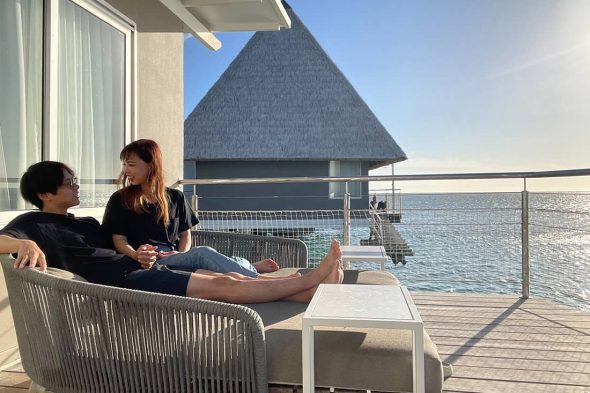 メトル島の水上コテージにて