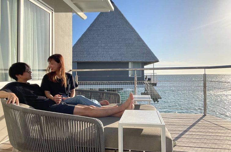 メトル島の水上コテージにて