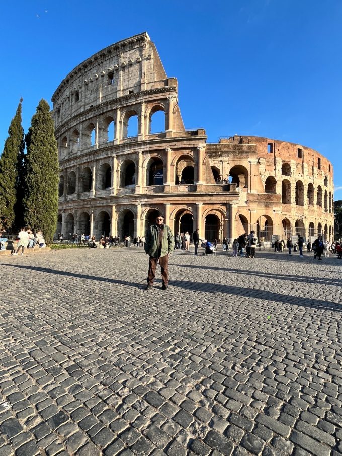コロッセオの前で撮影