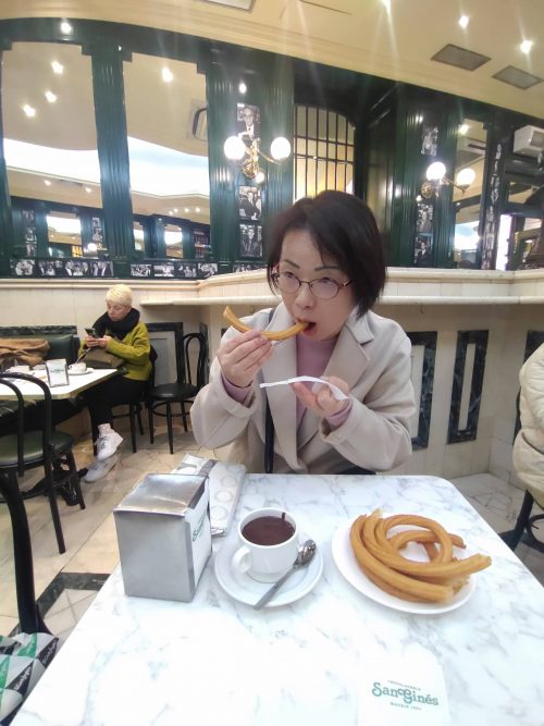 チョコラテリア・サン・ヒネスで休憩