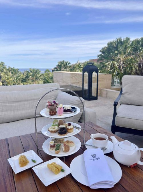 アフタヌーンティーを満喫♡