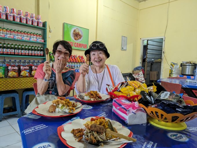 ローカルフードを楽しみました♪