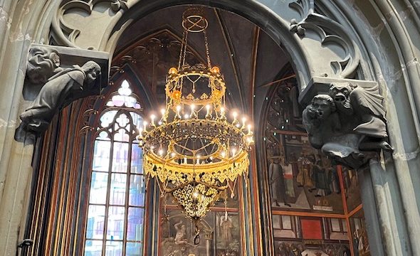 聖ミラクーシュ教会 シャンデリア