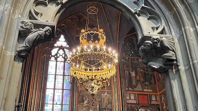 聖ミラクーシュ教会 シャンデリア