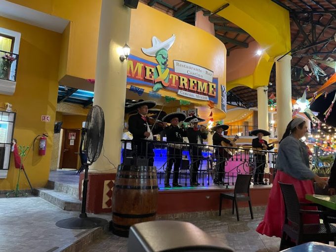 早速マリアッチを聴く