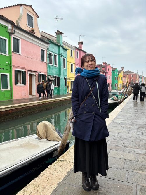 カラフルな建物が並ぶブラーノ島