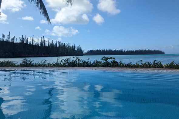 メリディアンイルデパンのプールからの景色です