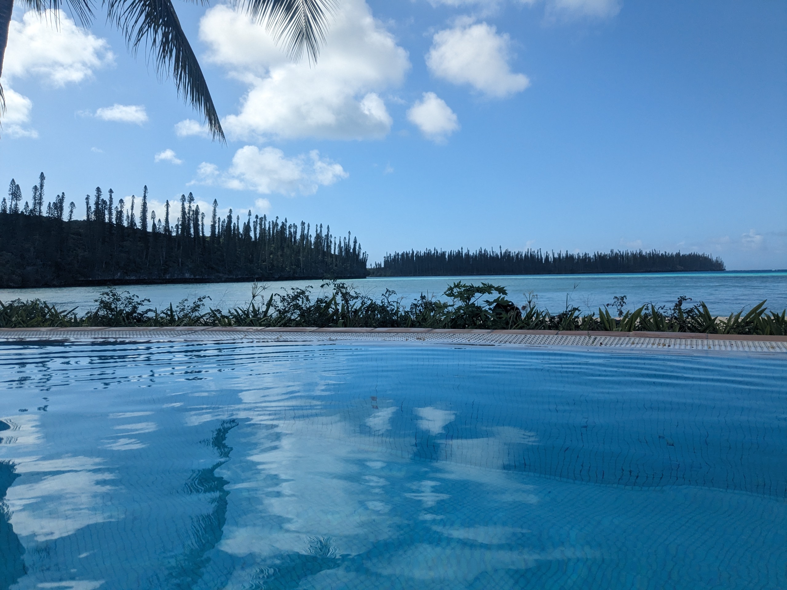 メリディアンイルデパンのプールからの景色です