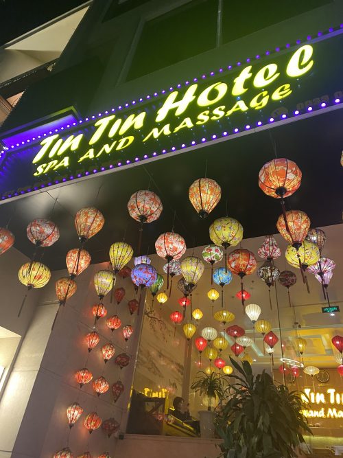 SNSで口コミの良かった スパ「TinTin」へ