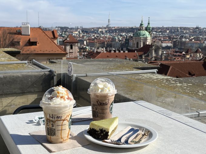 プラハ城近くのスタバは絶景でした