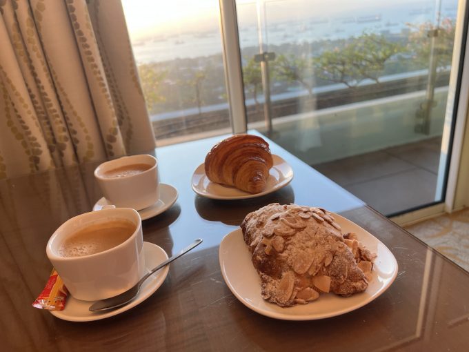 マリーナベイサンズホテル1階のベーカリーのパン。大きなクロワッサンがおすすめだそうです。