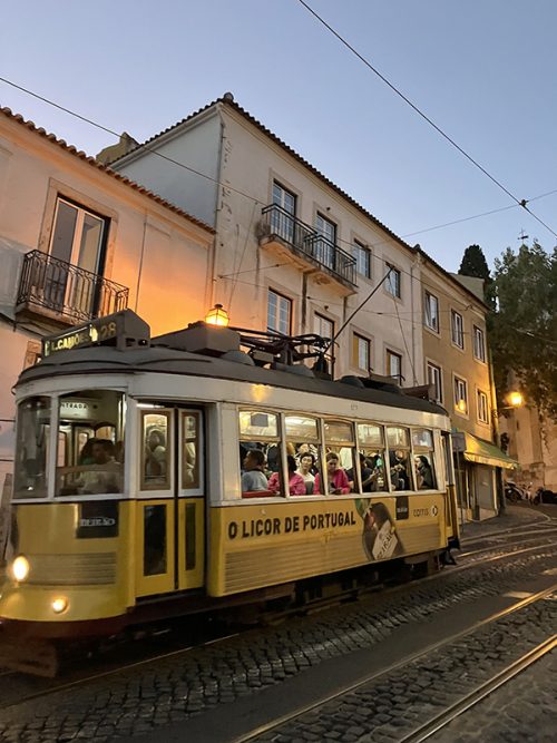 リスボンのレトロなトラム