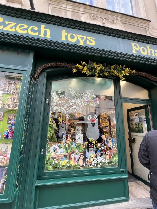 おもちゃ屋さんも豊富で楽しい