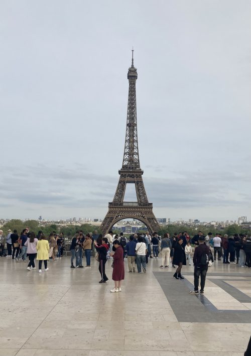 エッフェル塔の全景