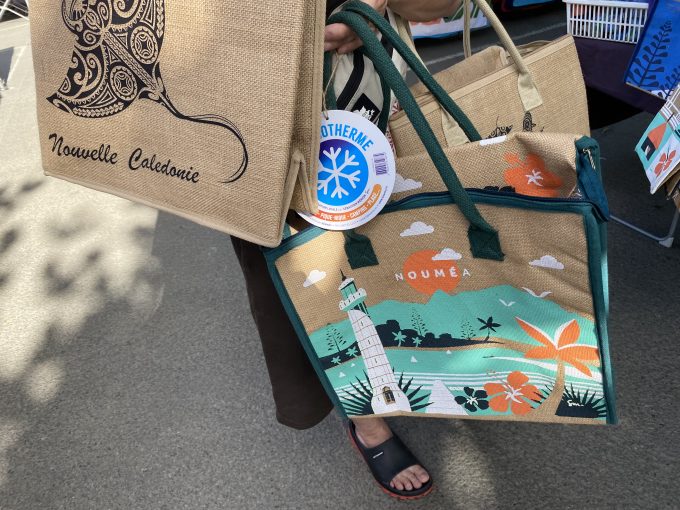 可愛いヌメアの保冷バッグでお買い物