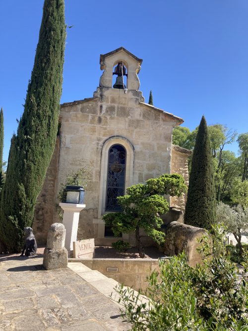 改修されたシャトー内のレストラン