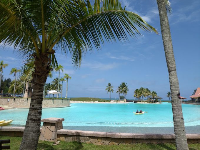 ホテルのプール